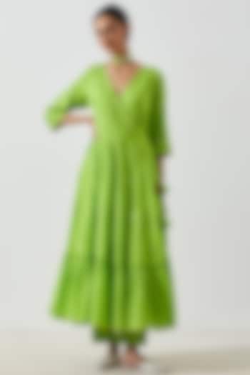 Neon Green Cotton Mal Embroidered Kurta Set by Label Earthen Pret at Pernia's Pop Up Shop