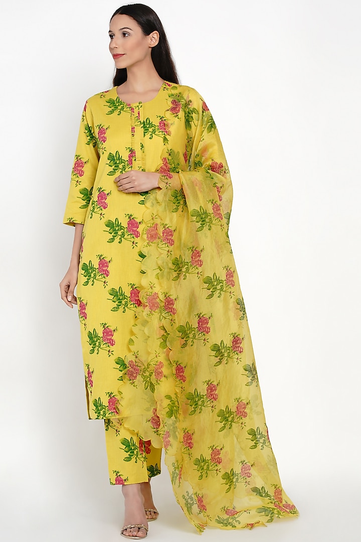 Yellow Floral Printed Kurta Set by Label Earthen at Pernia's Pop Up Shop