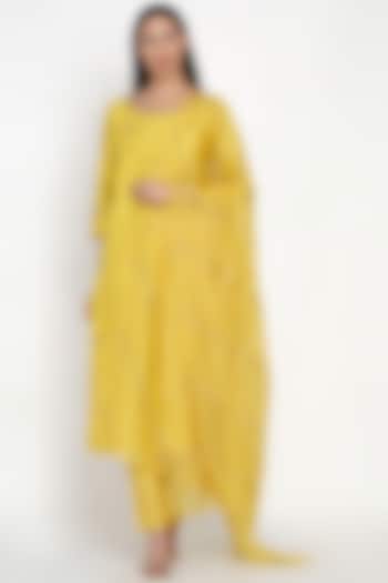 Yellow Embroidered Kurta Set by Label Earthen