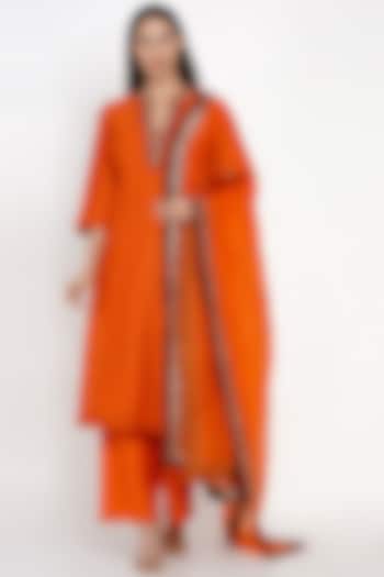 Orange & Maroon Embroidered Kurta Set by Label Earthen at Pernia's Pop Up Shop