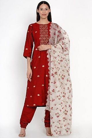 Maroon Zari Embroidered Kurta Set by Label Earthen