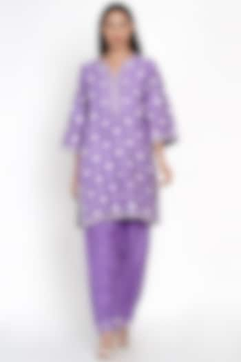 Lavender Embroidered Kurta With Pants by Label Earthen at Pernia's Pop Up Shop