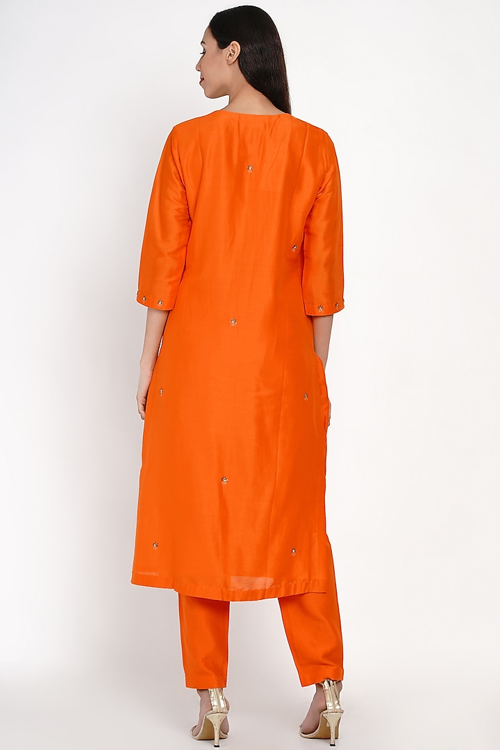 Orange Embroidered Kurta Set by Label Earthen at Pernia's Pop Up Shop