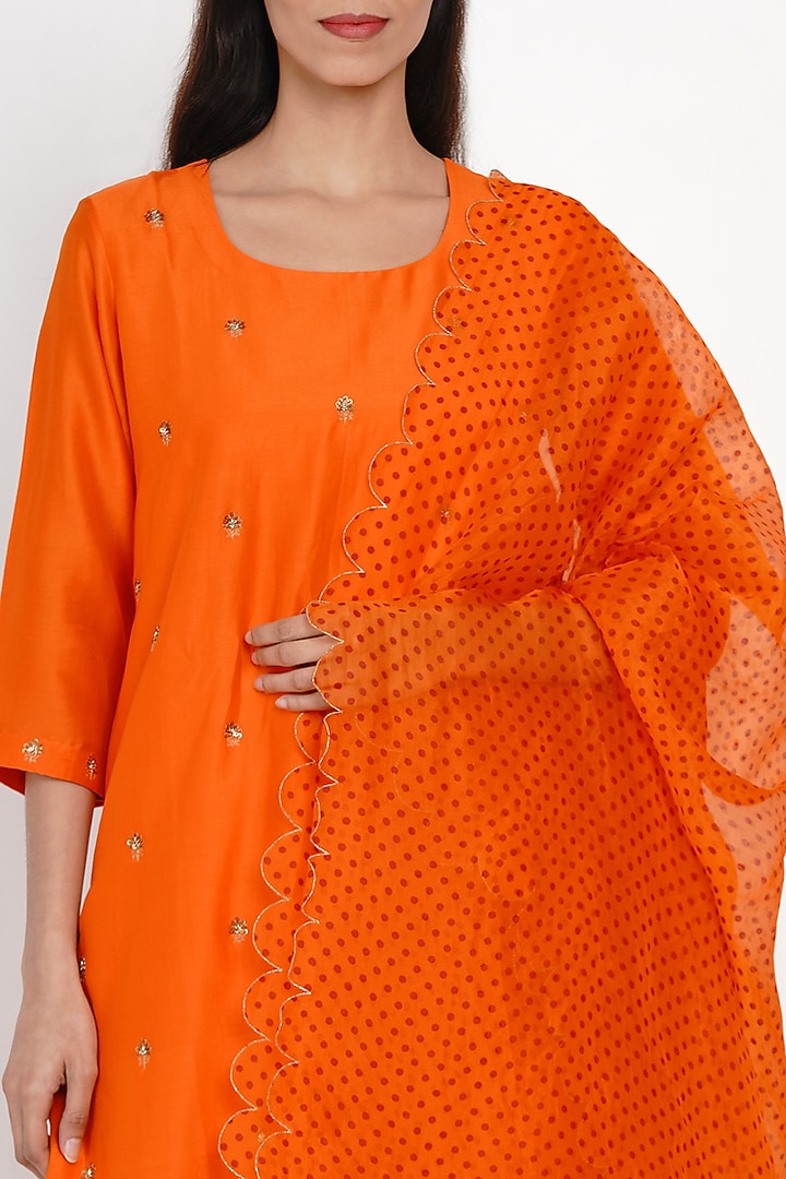Orange Embroidered Kurta Set by Label Earthen at Pernia's Pop Up Shop