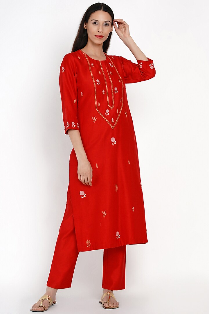 Red Embroidered Kurta Set by Label Earthen