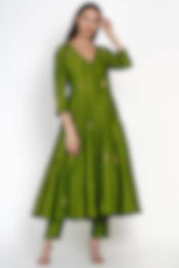 Green Embroidered Kalidar Kurta Set by Label Earthen