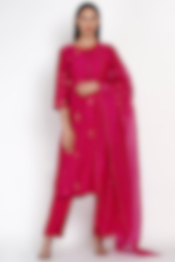 Fuchsia Embroidered Kurta With Pants by Label Earthen