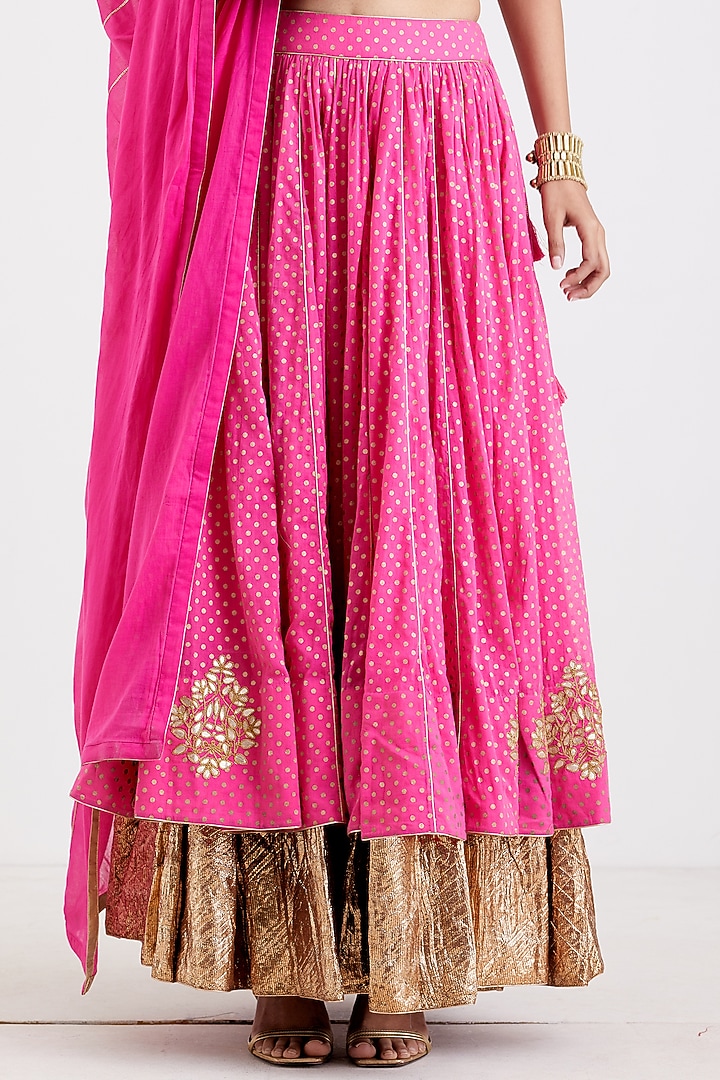 Rani Pink Foil Printed Wedding Lehenga Set by Label Earthen at Pernia's Pop Up Shop