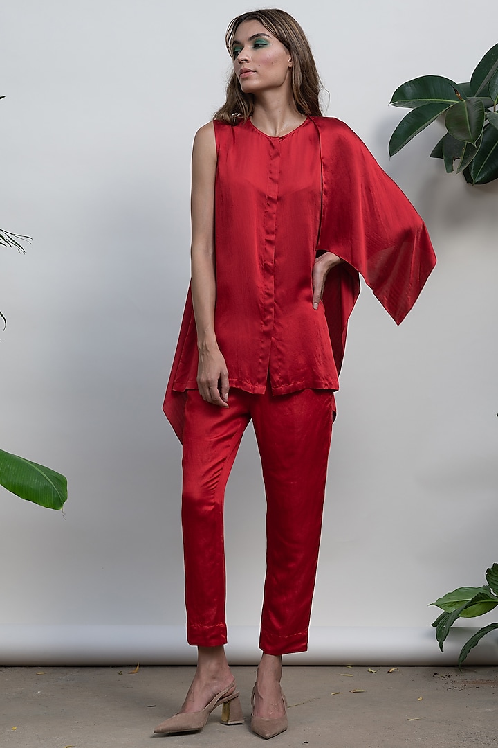 Red Narrow Fit Pants by Kanelle