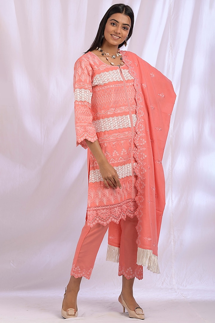 Coral Peach Floral Embroidered Kurta Set by Enaarah at Pernia's Pop Up Shop