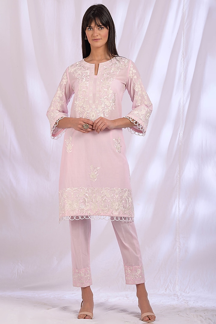 Powder Pink Floral Embroidered Kurta Set by Enaarah at Pernia's Pop Up Shop