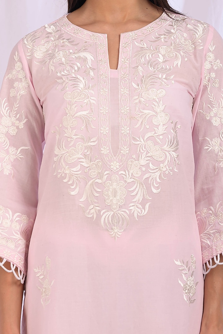 Powder Pink Floral Embroidered Kurta Set by Enaarah at Pernia's Pop Up Shop