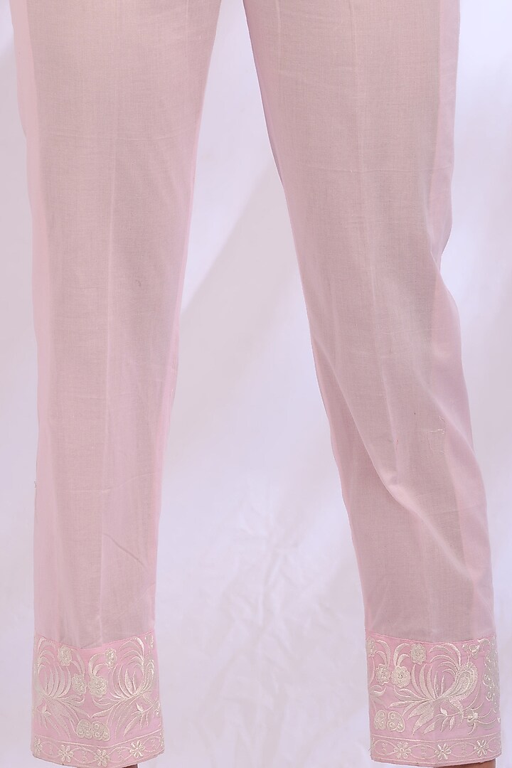 Powder Pink Floral Embroidered Kurta Set by Enaarah at Pernia's Pop Up Shop