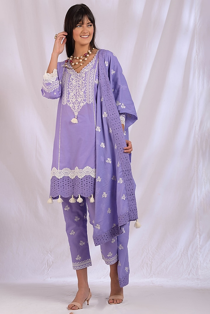 Lavender Floral Embroidered Kurta Set by Enaarah at Pernia's Pop Up Shop