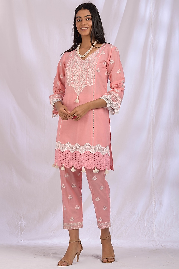 Rose Pink Floral Embroidered Kurta Set by Enaarah at Pernia's Pop Up Shop