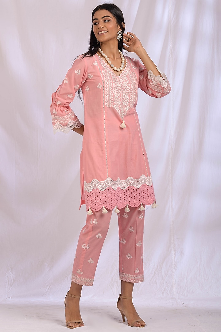 Rose Pink Floral Embroidered Kurta Set by Enaarah at Pernia's Pop Up Shop