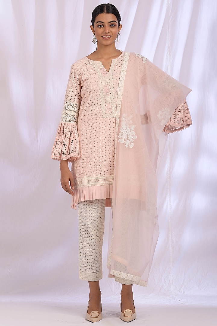 Powder Pink Kurta Set With Lace Detailing by Enaarah