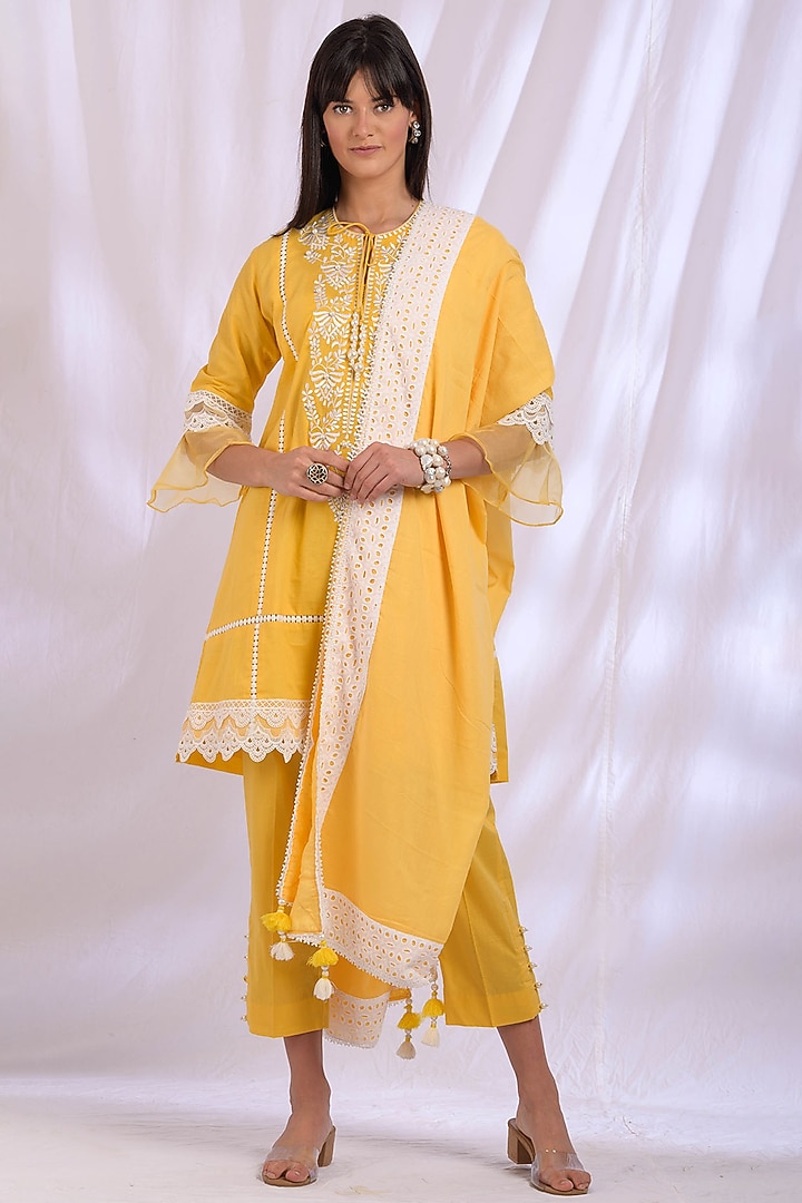 Yellow Floral Embroidered Kurta Set by Enaarah at Pernia's Pop Up Shop