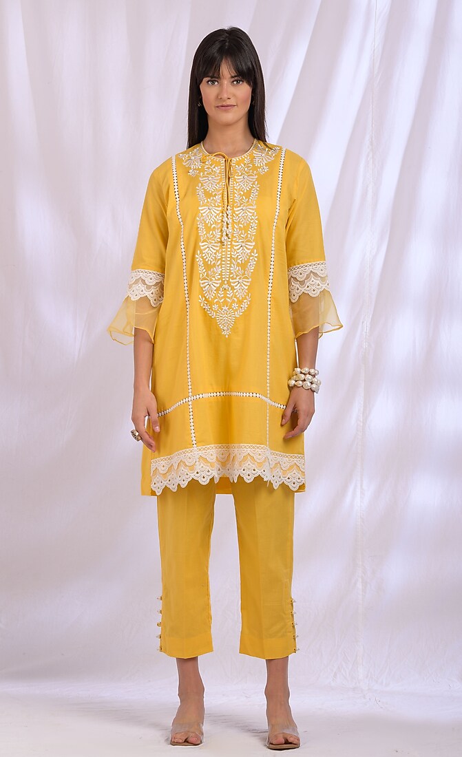 Yellow Floral Embroidered Kurta Set by Enaarah at Pernia's Pop Up Shop