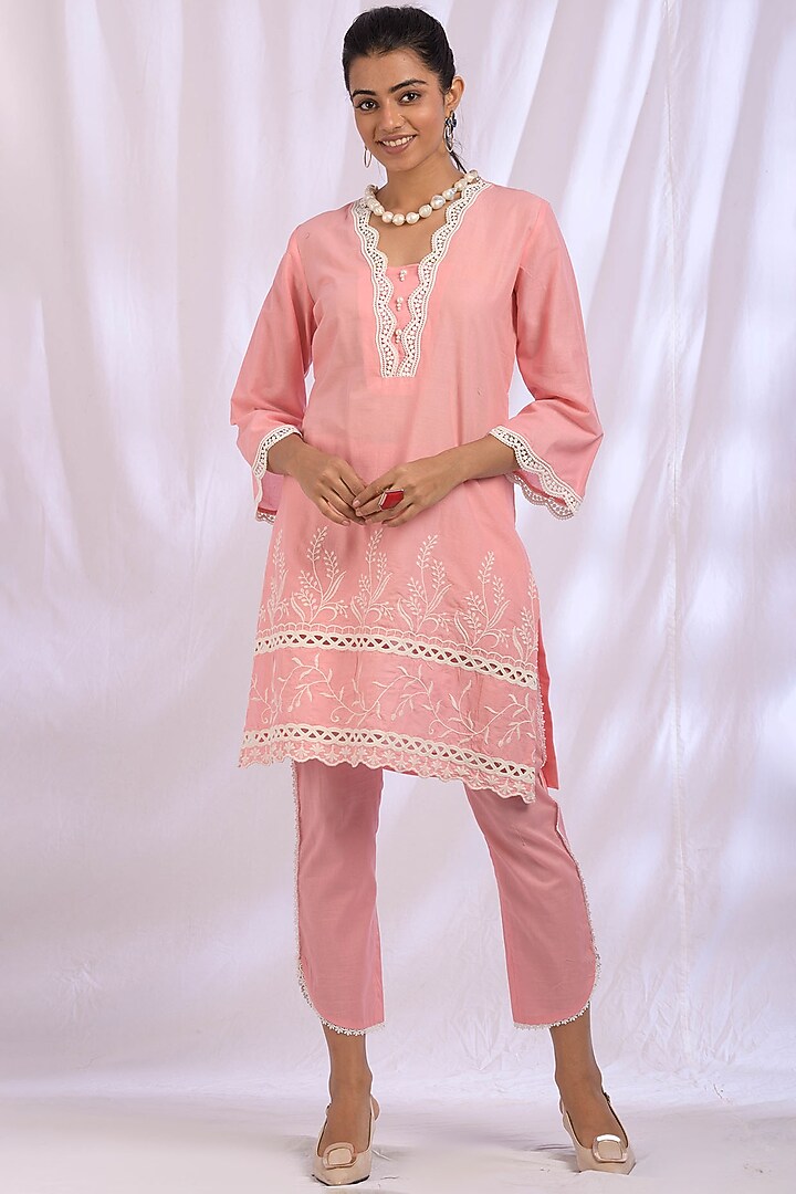 Rose Pink Floral Embroidered Kurta Set by Enaarah at Pernia's Pop Up Shop