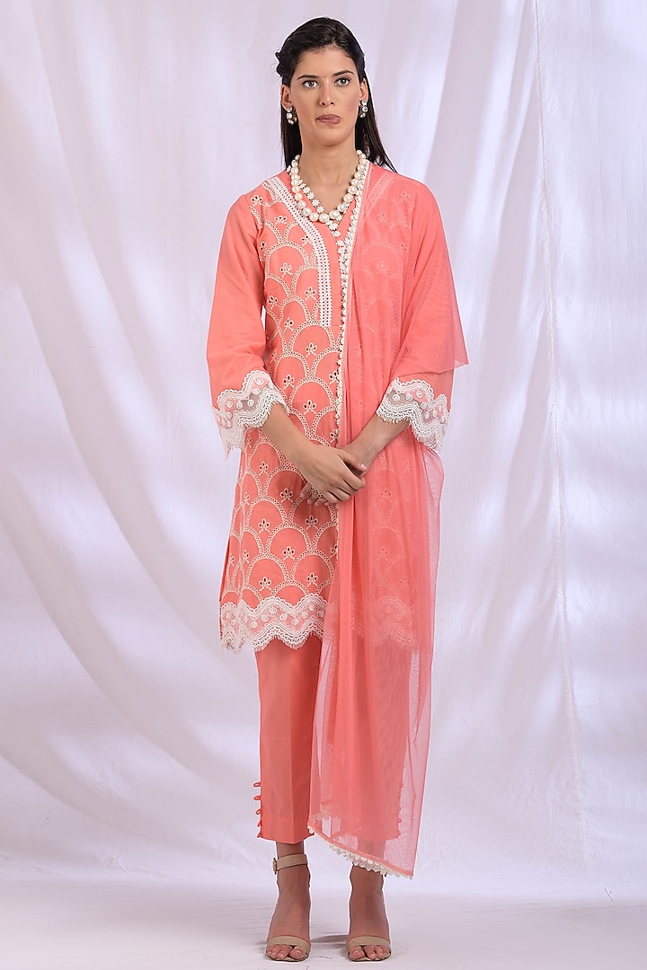 Peach Floral Embroidered Kurta Set by Enaarah at Pernia's Pop Up Shop