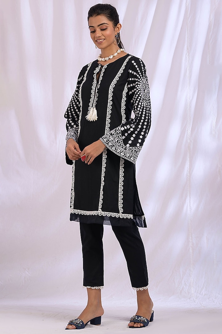 Black Cotton Embroidered Kurta by Enaarah at Pernia's Pop Up Shop