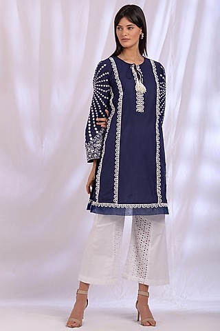 Navy Blue Embroidered Kurta by Enaarah