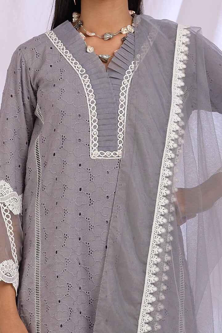 Spanish Gray Pleated Kurta by Enaarah at Pernia's Pop Up Shop