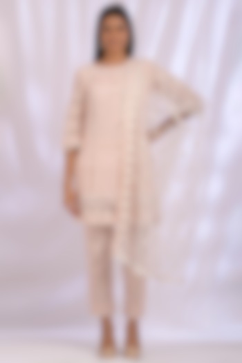 Baby Pink Kurta With Lace Detailing by Enaarah