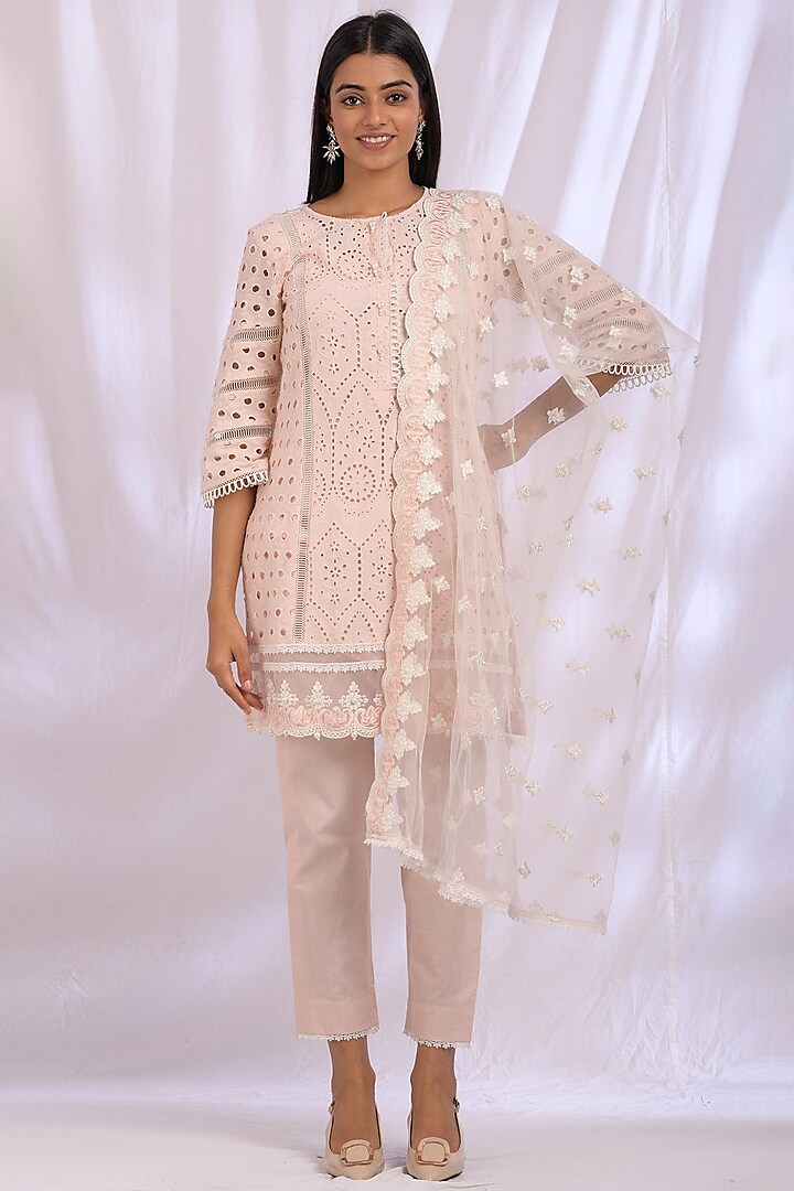 Baby Pink Kurta With Lace Detailing by Enaarah