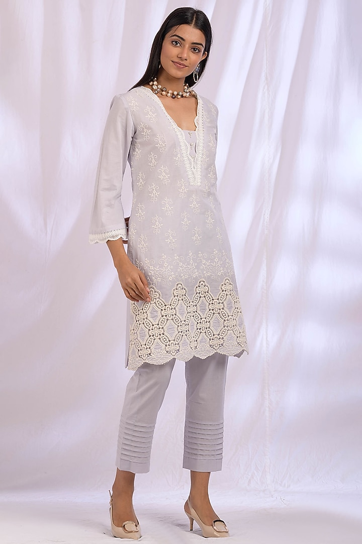 Light Gray Floral Embroidered Kurta by Enaarah at Pernia's Pop Up Shop