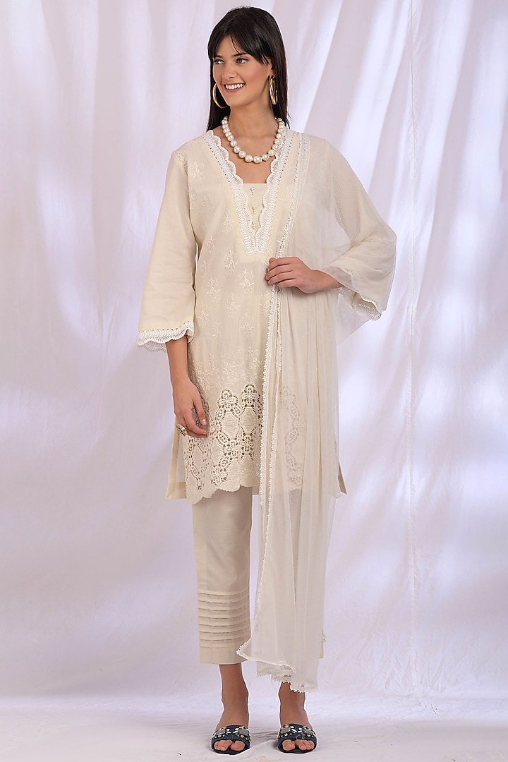 Light Beige Floral Embroidered Kurta by Enaarah at Pernia's Pop Up Shop