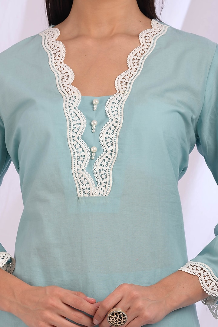 Blue Floral Embroidered Kurta by Enaarah at Pernia's Pop Up Shop