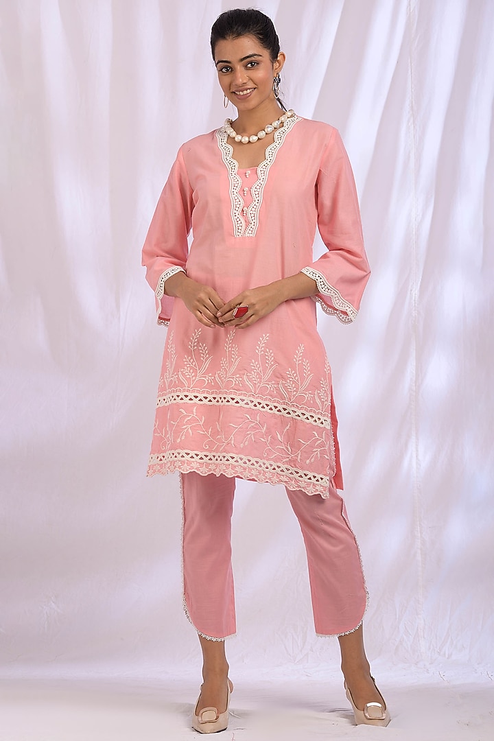 Rose Pink Floral Embroidered Kurta by Enaarah at Pernia's Pop Up Shop
