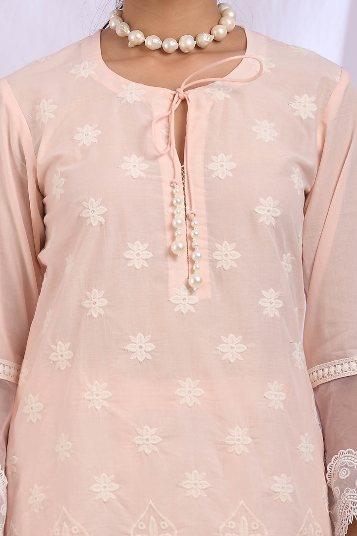 Baby Peach Kurta With Lace Detailing by Enaarah at Pernia's Pop Up Shop