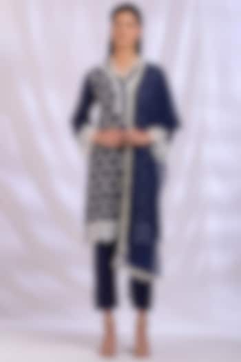 Navy Blue Kurta With Lace Detailing by Enaarah