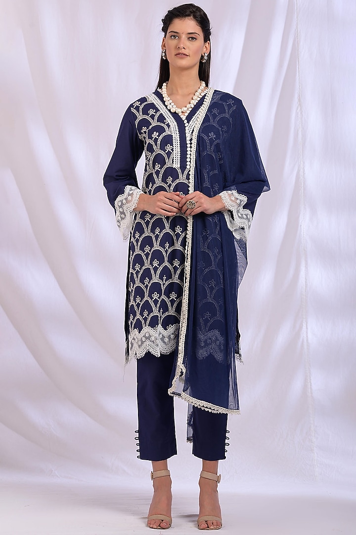 Navy Blue Kurta With Lace Detailing by Enaarah at Pernia's Pop Up Shop