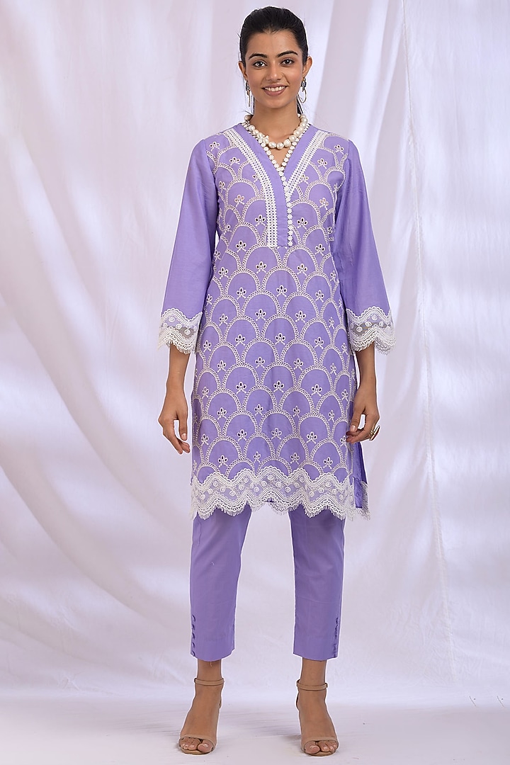 Lilac Kurta With Lace Detailing by Enaarah at Pernia's Pop Up Shop