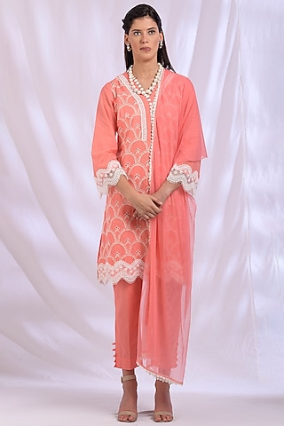Peach Kurta With Lace Detailing by Enaarah