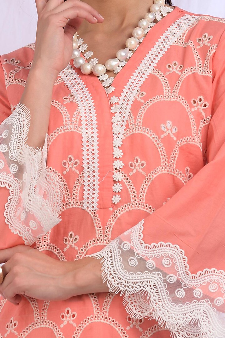 Peach Kurta With Lace Detailing by Enaarah at Pernia's Pop Up Shop