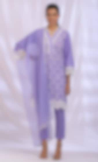 Lilac Purple Floral Embroidered Kurta Set by Enaarah at Pernia's Pop Up Shop