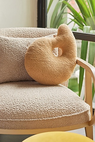Beige Sherpa Yin To My Yang Cushion by Eris home