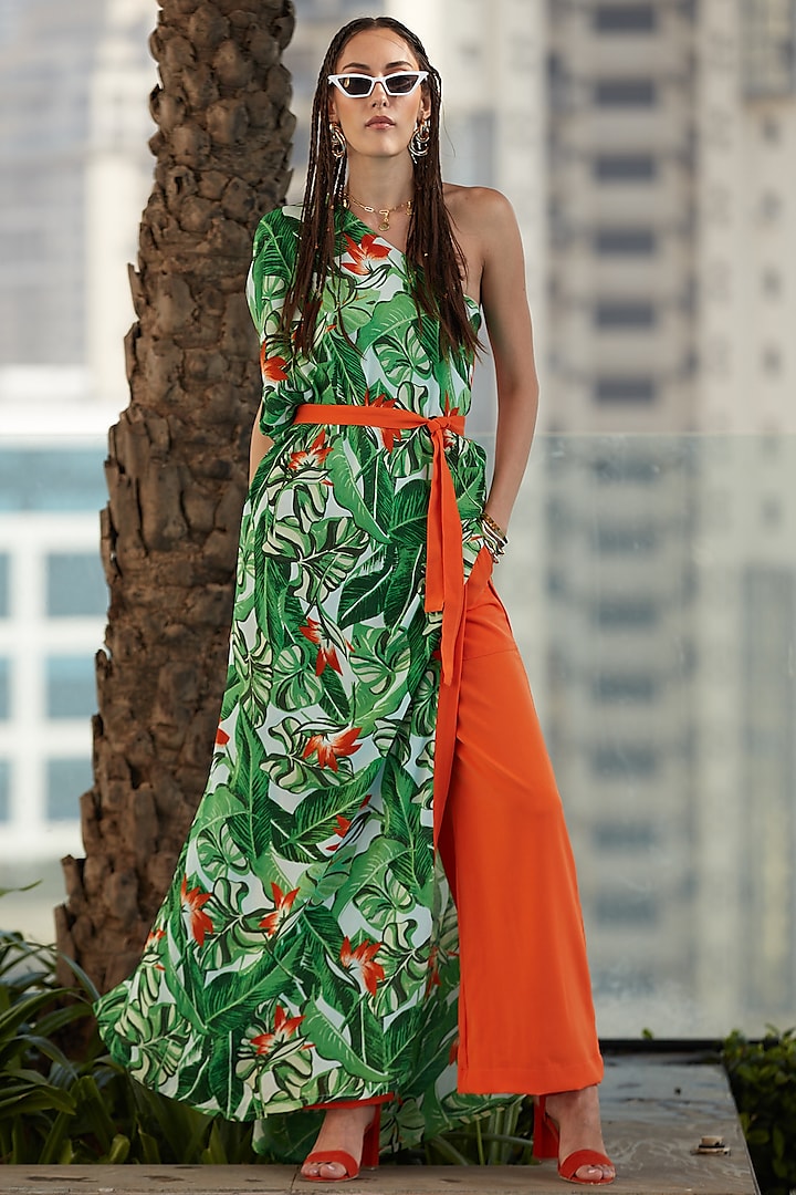 Jungle Green & Deep Orange One-Shoulder Kaftan Set by Eshaa Amiin