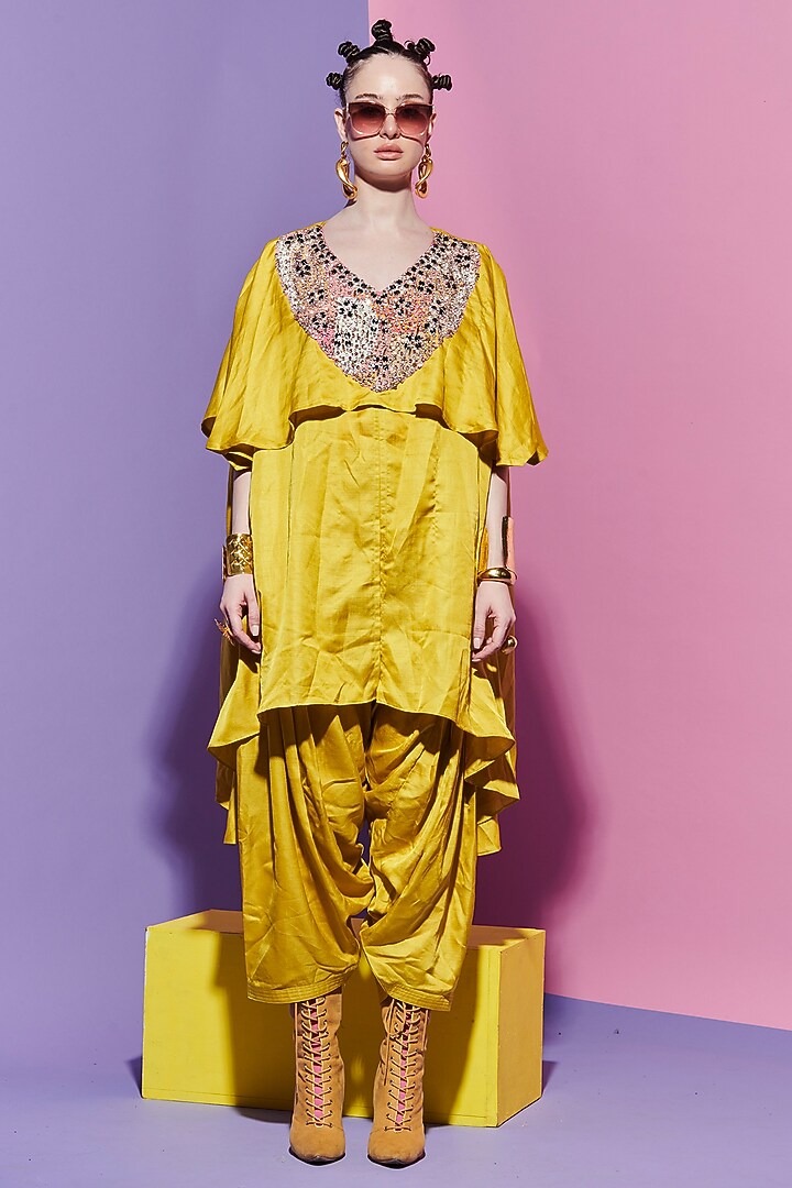 Yellow Line Silk Embroidered & Geometric Printed Kurta by Esha L Amin at Pernia's Pop Up Shop