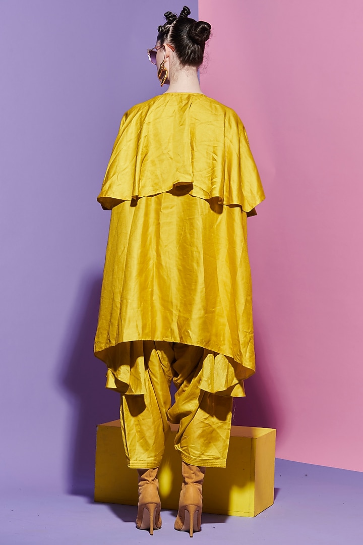 Yellow Line Silk Embroidered & Geometric Printed Kurta by Esha L Amin at Pernia's Pop Up Shop