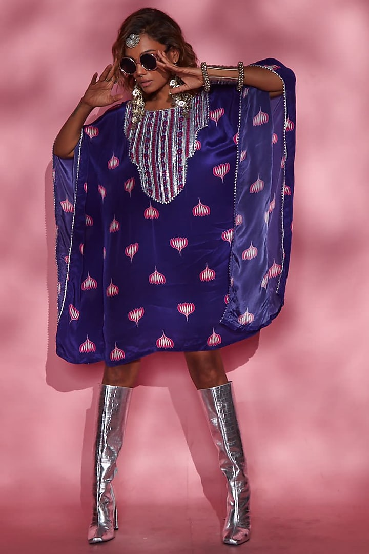Purple Embroidered Short Kaftan by Esha L Amin at Pernia's Pop Up Shop