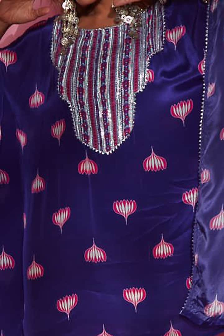 Purple Embroidered Short Kaftan by Esha L Amin at Pernia's Pop Up Shop
