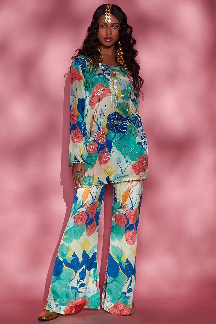 Blue Floral Embroidered Short Kurta by Esha L Amin at Pernia's Pop Up Shop