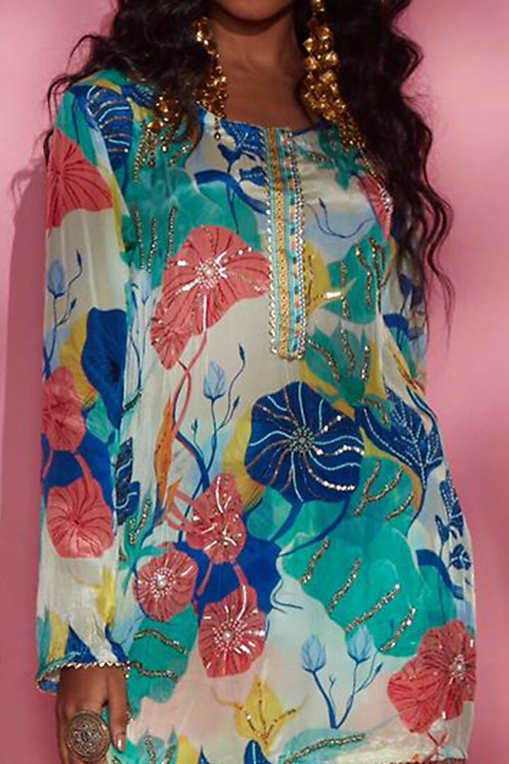 Blue Floral Embroidered Short Kurta by Esha L Amin at Pernia's Pop Up Shop