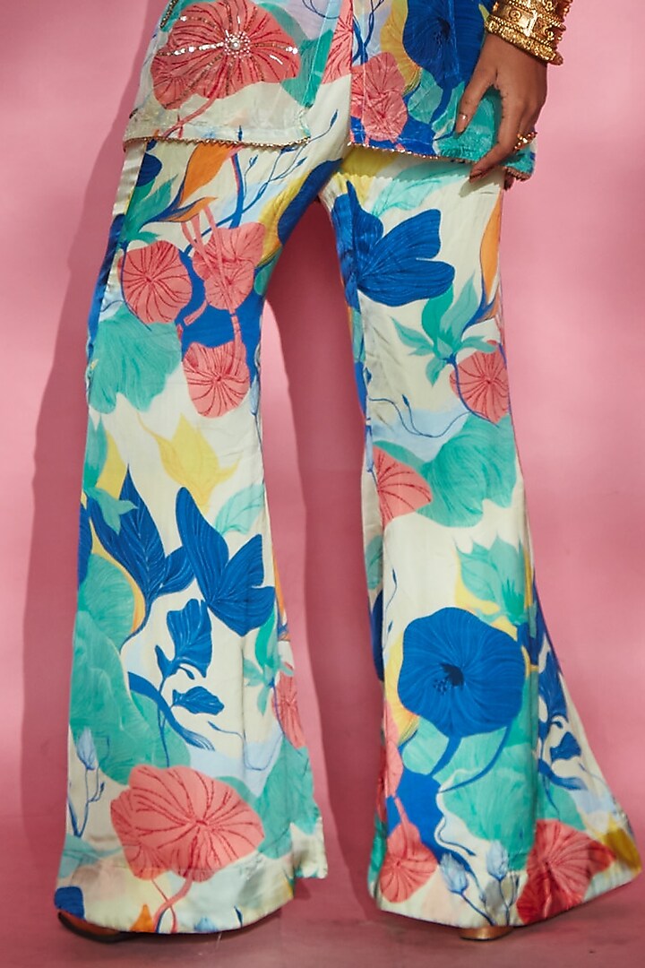 Blue Floral Embroidered Short Kurta by Esha L Amin at Pernia's Pop Up Shop
